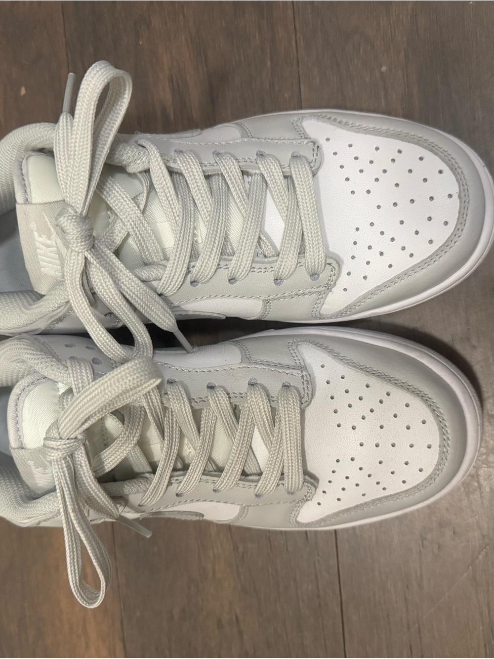 Nike Women's Low-Top Sneakers in White and Light Gray